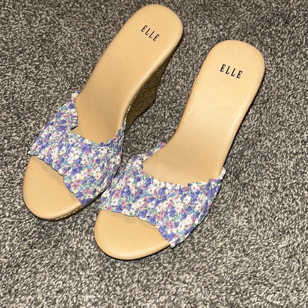 Elle floral wedge